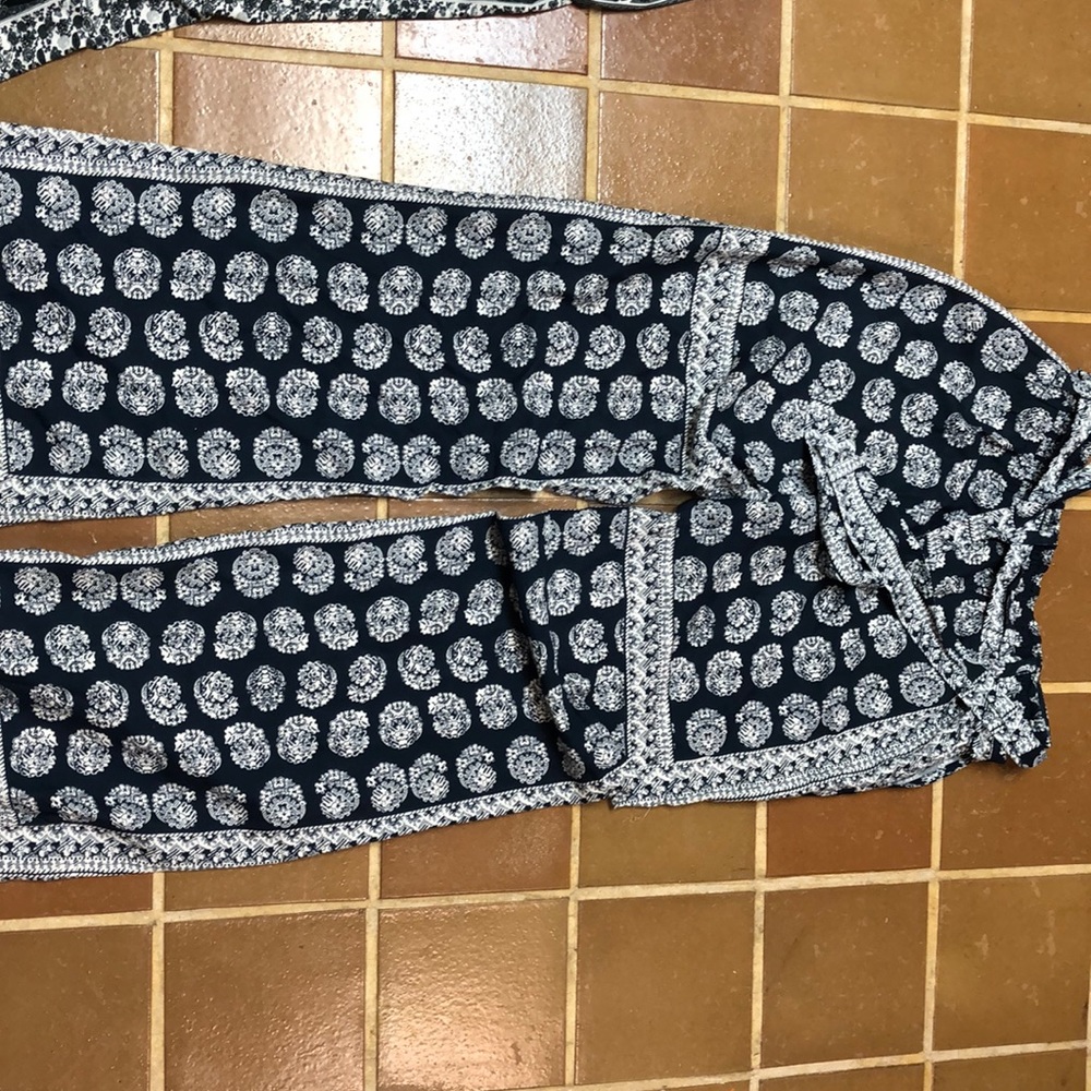 Jessica Simpson flowy pants!